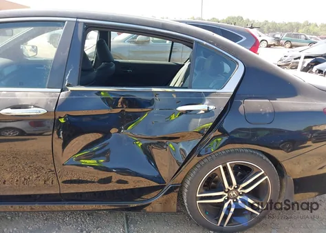 2017 Honda Accord Sport z USA, uszkodzony, nr VIN 1HGCR2F56HA097116